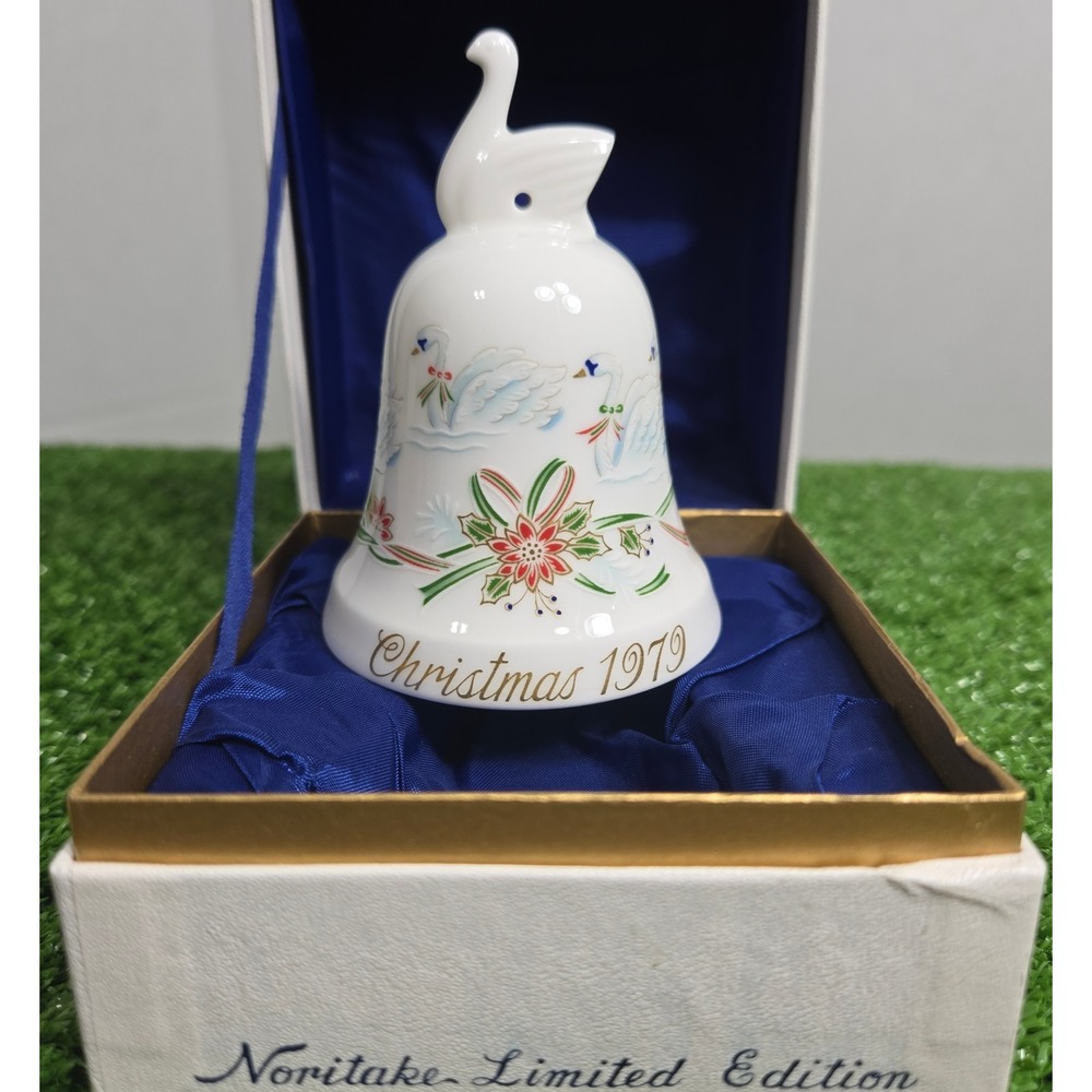 Noritake Christmas Bell 1979 7 Swans a Swimming Ltd Ed Bone China #54916 NOB